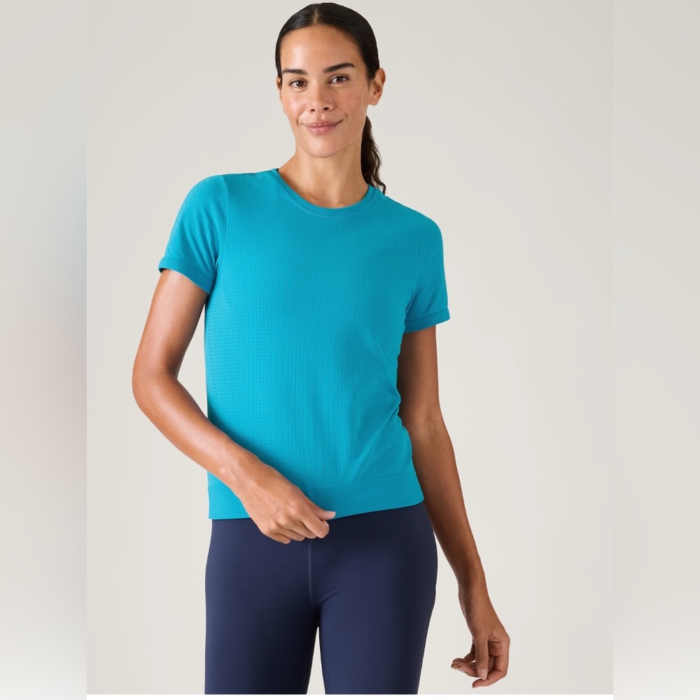 Athleta In Motion Seamless Tee size L